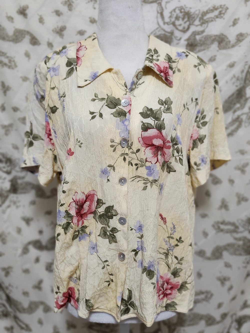 Soft Yellow Floral Button-Up Blouse with Pink Roses With Crochet Lace Detail XL